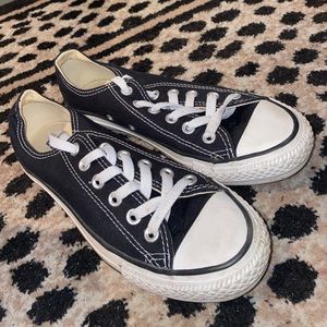 Black low top converse